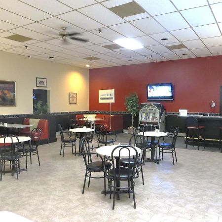 YYC Town And Country Motor Hotel מראה חיצוני תמונה