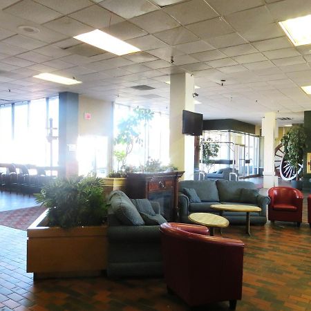 YYC Town And Country Motor Hotel מראה חיצוני תמונה