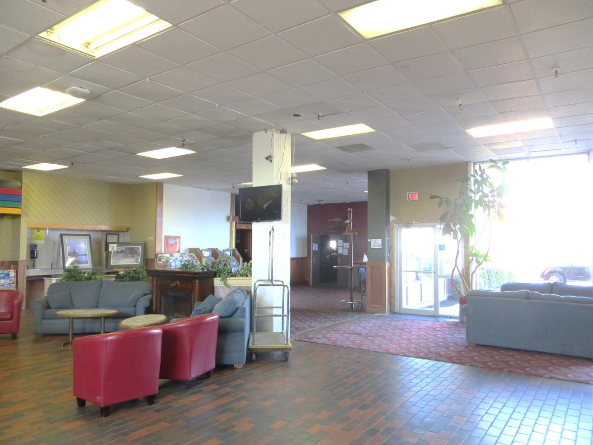 YYC Town And Country Motor Hotel מראה חיצוני תמונה